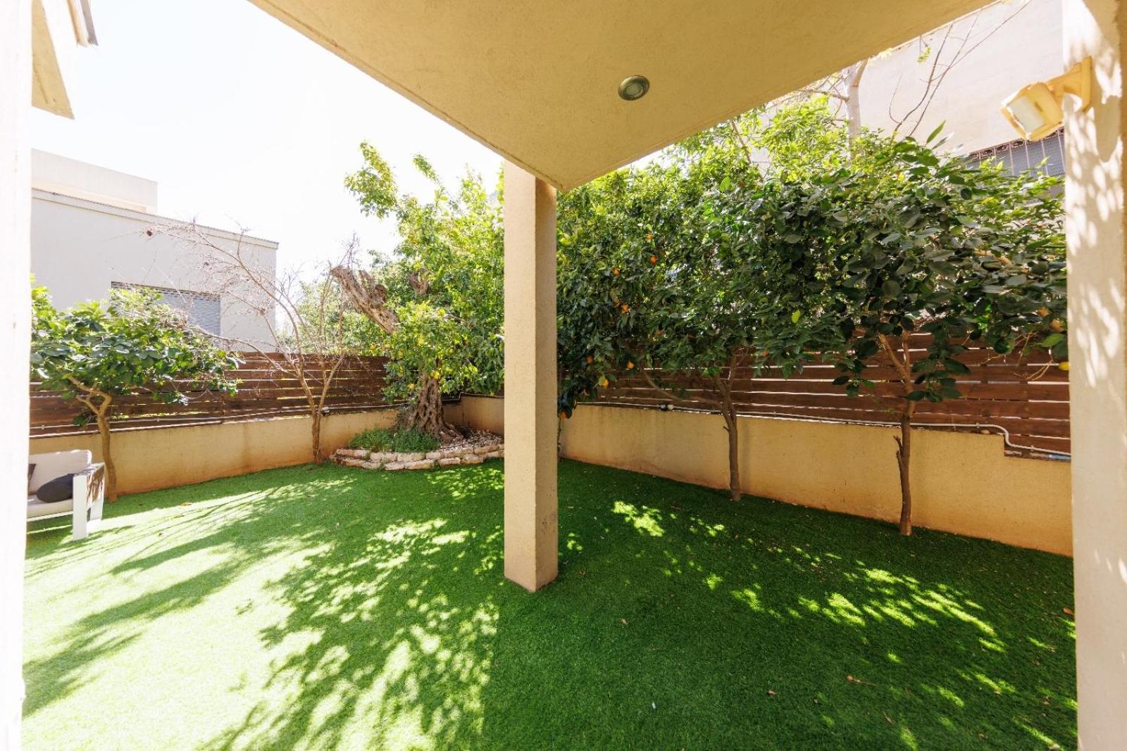 Large House With A Great Deal ! Hod HaSharon Exterior photo